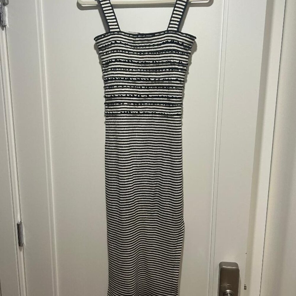 Dress - Picture 3 of 4